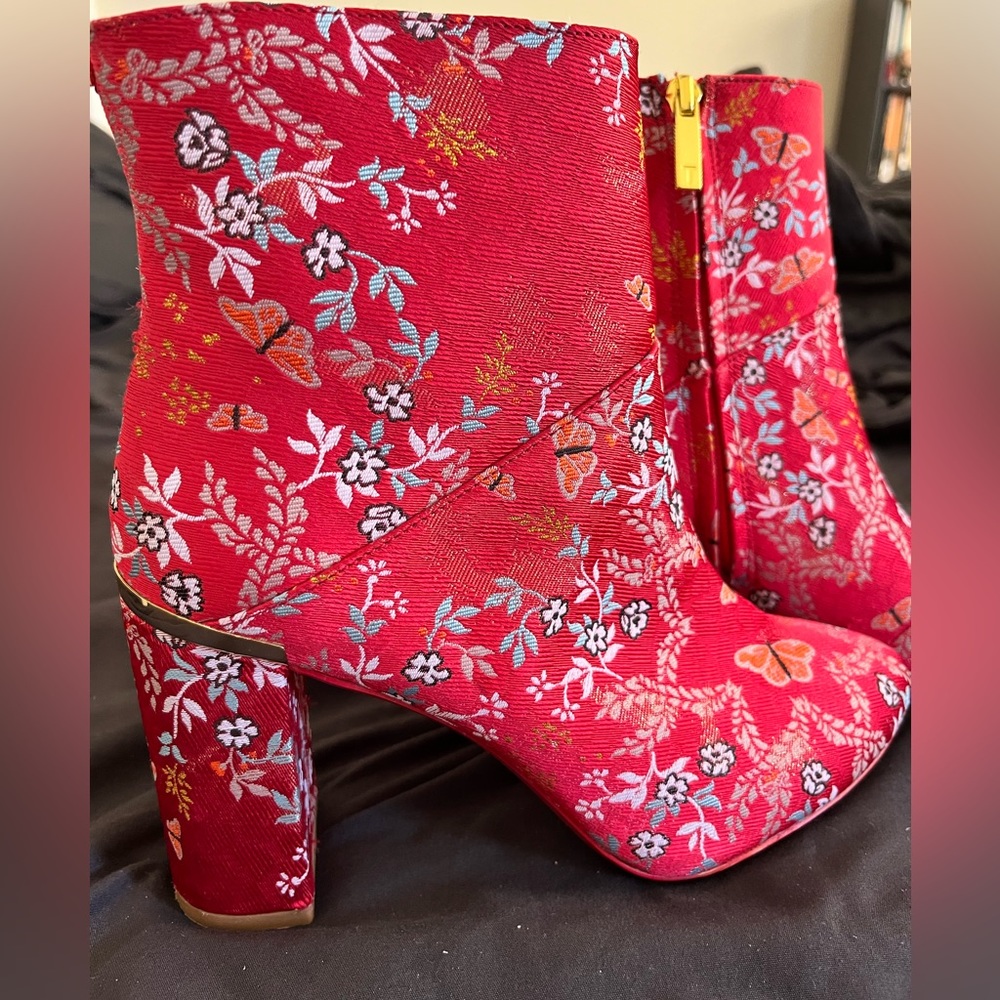 Ted Baker Ishbel Red flower print (size 8.5)